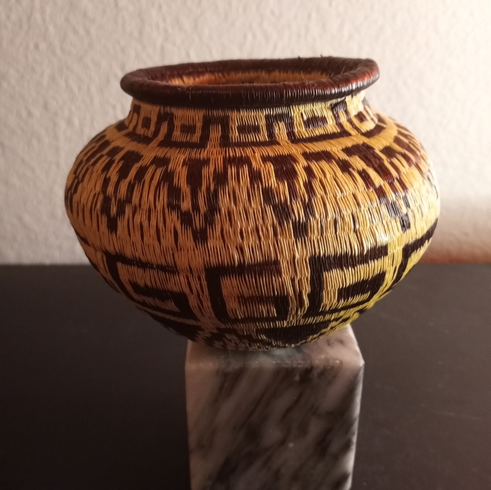 RARE STUNNING Wounaan Indian Hand Woven Classic Greek Key 6" Panama Basket.